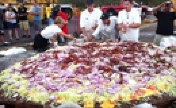 Record : Un burger de 913 kg à 4,1 millions de calories