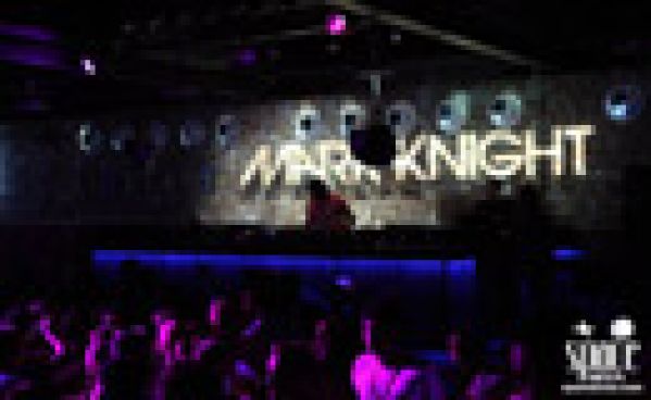 Mark Knight remixe Totally Enormous Extinct Dinosaurs