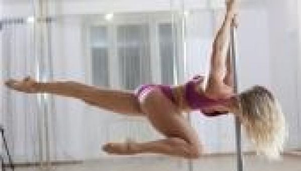 Championne du monde de pole dance : sa prestation incroyable !