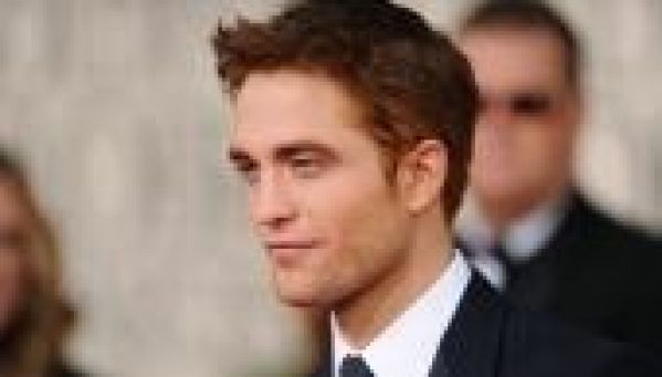 Robert Pattinson ivre en plein direct