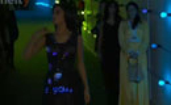 Nicole Scherzinger en robe Twitter dans une soirée à Londres