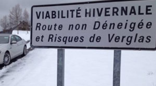 Eviter deux accidents le même jour…..Cette automobiliste a eu de la chance !!