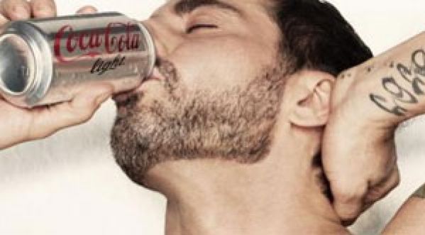 Marc Jacobs se déshabille dans la nouvelle pub Coca-Cola Light