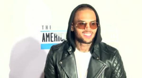 Chris Brown blâme les photographes pour son accident dans son appel aux urgences
