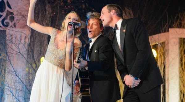 BON JOVI, LE PRINCE WILLIAM ET TAYLOR SWIFT CHANTENT « LIVIN’ ON A PRAYER »