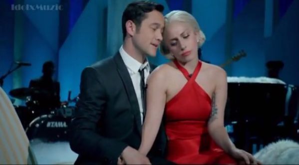 « BABY, IT’S COLD OUTSIDE » INTERPRÉTÉ PAR LADY GAGA ET JOSEPH GORDON-LEVITT