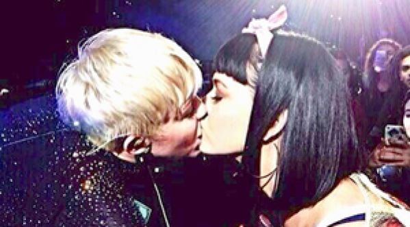 Katy Perry refuse un baiser à Miley Cyrus !