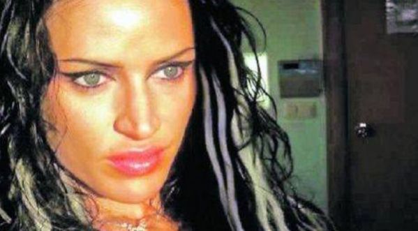 Une nymphomane criminelle, sosie d’Angelina Jolie !