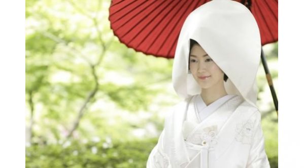 Au Japon : Les japonaises peuvent à présent se marier toute seule pour vivre l’expérience du mariage tout en restant célibataire!