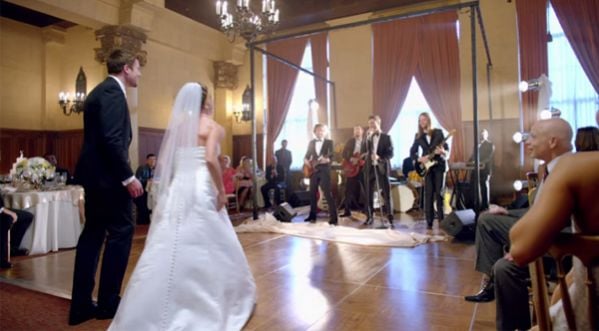 Vidéo : Le groupe Maroon 5 s’invite dans des mariages pour créer le buzz !