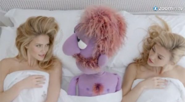 Bar Refaeli, le top des « anges » de Victoria’s Secret dans une publicité censurée en Israël