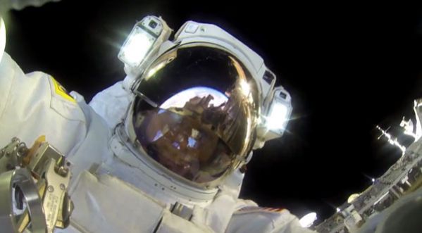 GoPro dans l’espace : La vertigineuse vidéo d’un astronaute au travail !