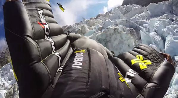 Ils rasent le sol en wingsuit !