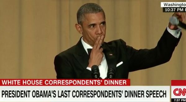 Barack Obama réalise un « mic drop » !