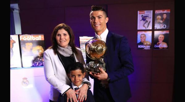 Ballon d’or 2016: Cristiano Ronaldo gagne et son fils célèbre le sacre avec un dab!