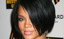 Rihanna se fait cajoler par un basketteur !