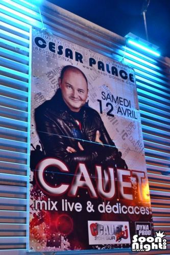 Cauet en mix live et dédicaces