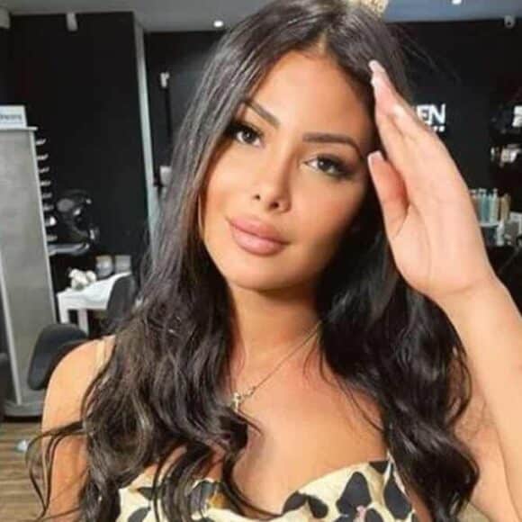 Maeva Ghennam lance une guerre contre Booba et AliExpress !