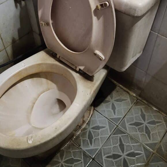 Cette méthode pas chère pour laisser vos toilettes sans taches ni saleté