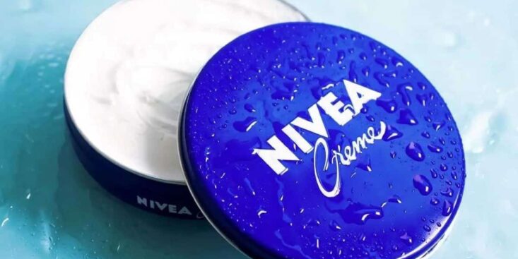 Cette technique géniale pour utiliser la crème Nivea pour se démaquiller