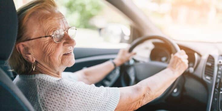 Permis de conduire les conducteurs seniors qui font ça ne doivent plus prendre la voiture