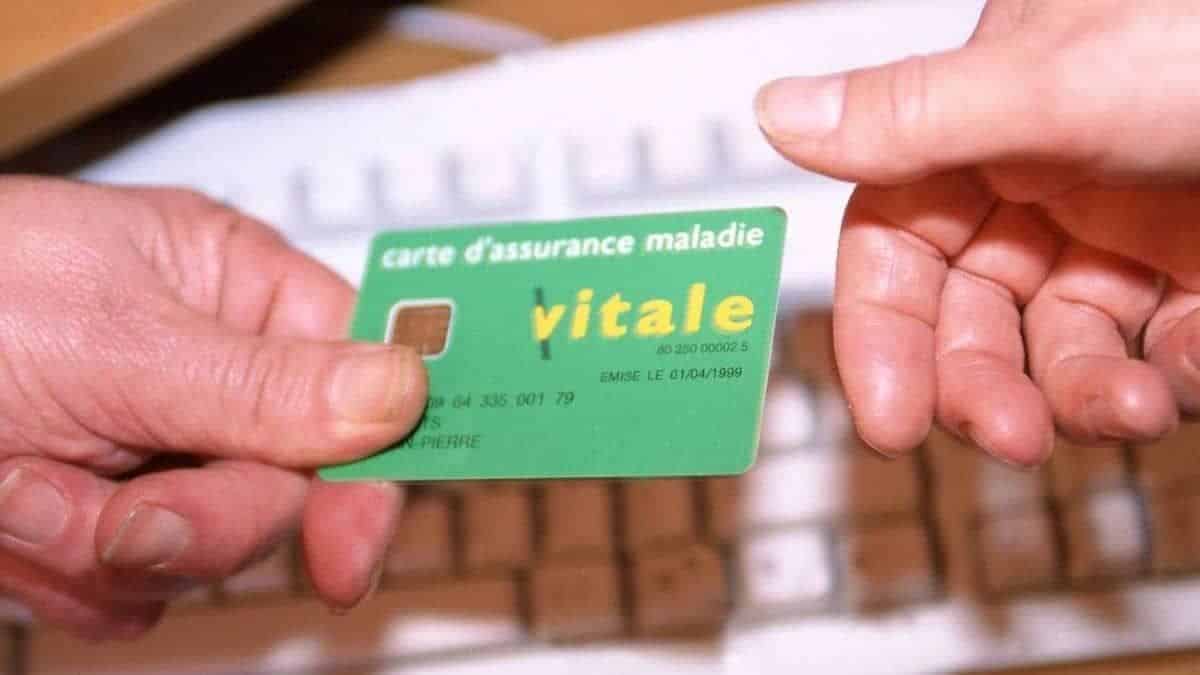 Cette arnaque à la Carte Vitale explose en France, nos conseils pour ne plus se faire avoir