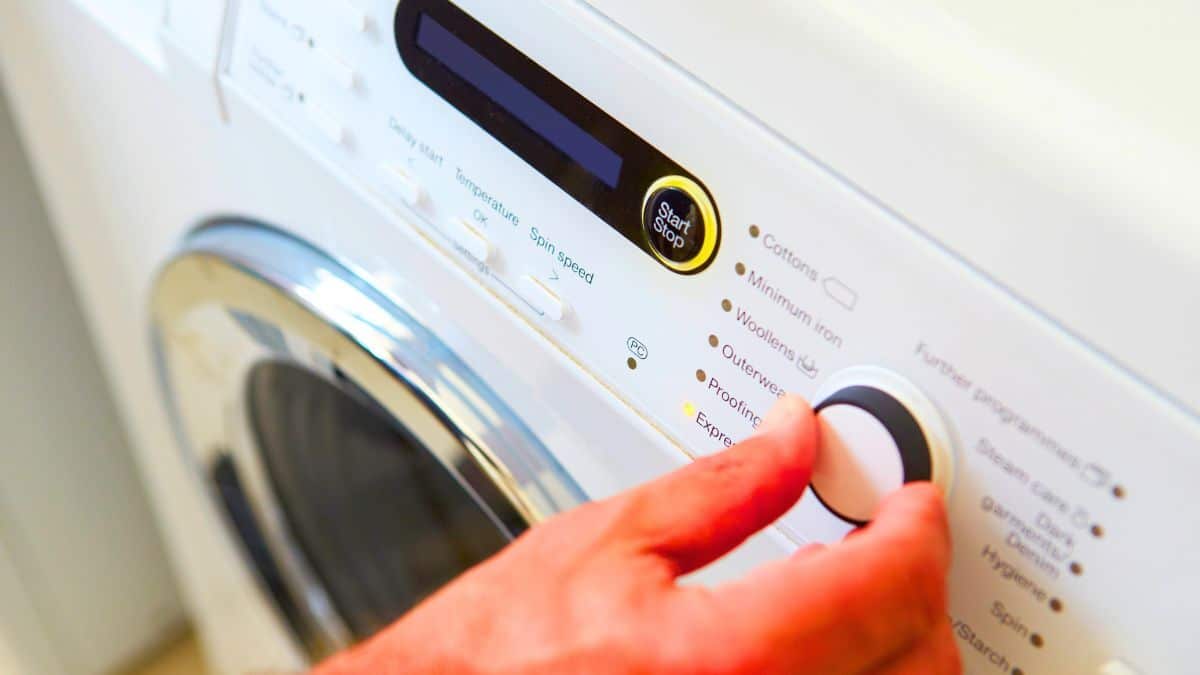 Électricité le moment idéal pour faire tourner sa machine à laver et faire des grosses économies pendant les heures creuses