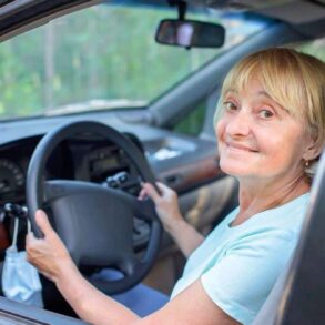 Un contrôle régulier des conducteurs seniors pour garder leur permis de conduire