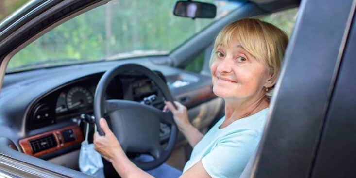 Un contrôle régulier des conducteurs seniors pour garder leur permis de conduire