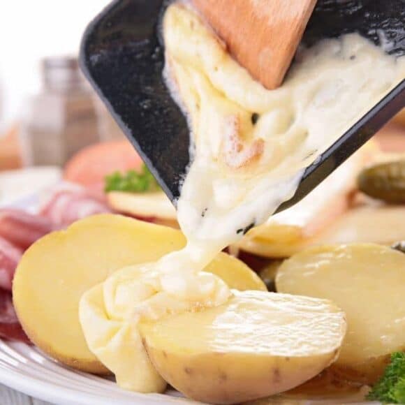 Ce restaurant propose une raclette à volonté à moins de 30 euros et voici son adresse