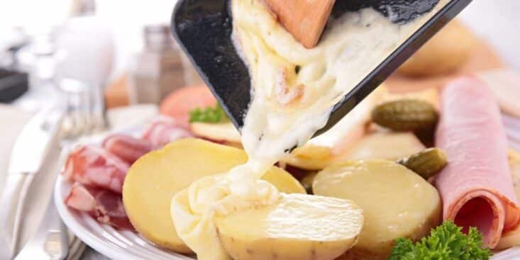 Ce restaurant propose une raclette à volonté à moins de 30 euros et voici son adresse