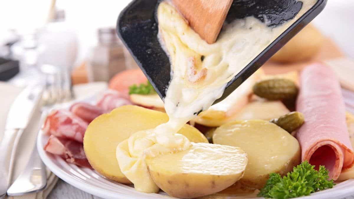 Ce restaurant propose une raclette à volonté à moins de 30 euros et voici son adresse