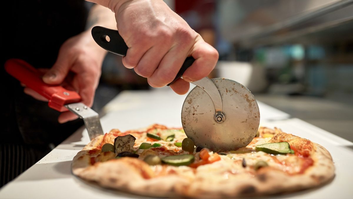 La meilleure technique pour bien couper une pizza selon cette célèbre cheffe italienne