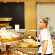 Cette chaîne de boulangerie présente partout en France vend le pire pain pour la santé selon UFC Que Choisir