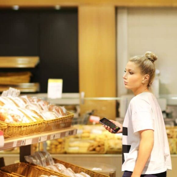 Cette chaîne de boulangerie présente partout en France vend le pire pain pour la santé selon UFC Que Choisir