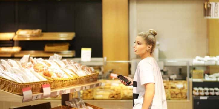 Cette chaîne de boulangerie présente partout en France vend le pire pain pour la santé selon UFC Que Choisir