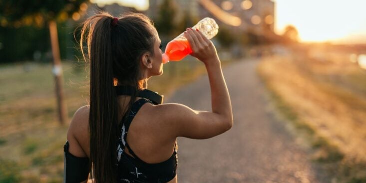 Ces boissons à ne plus jamais boire pendant le sport d’après 60 millions de consommateurs